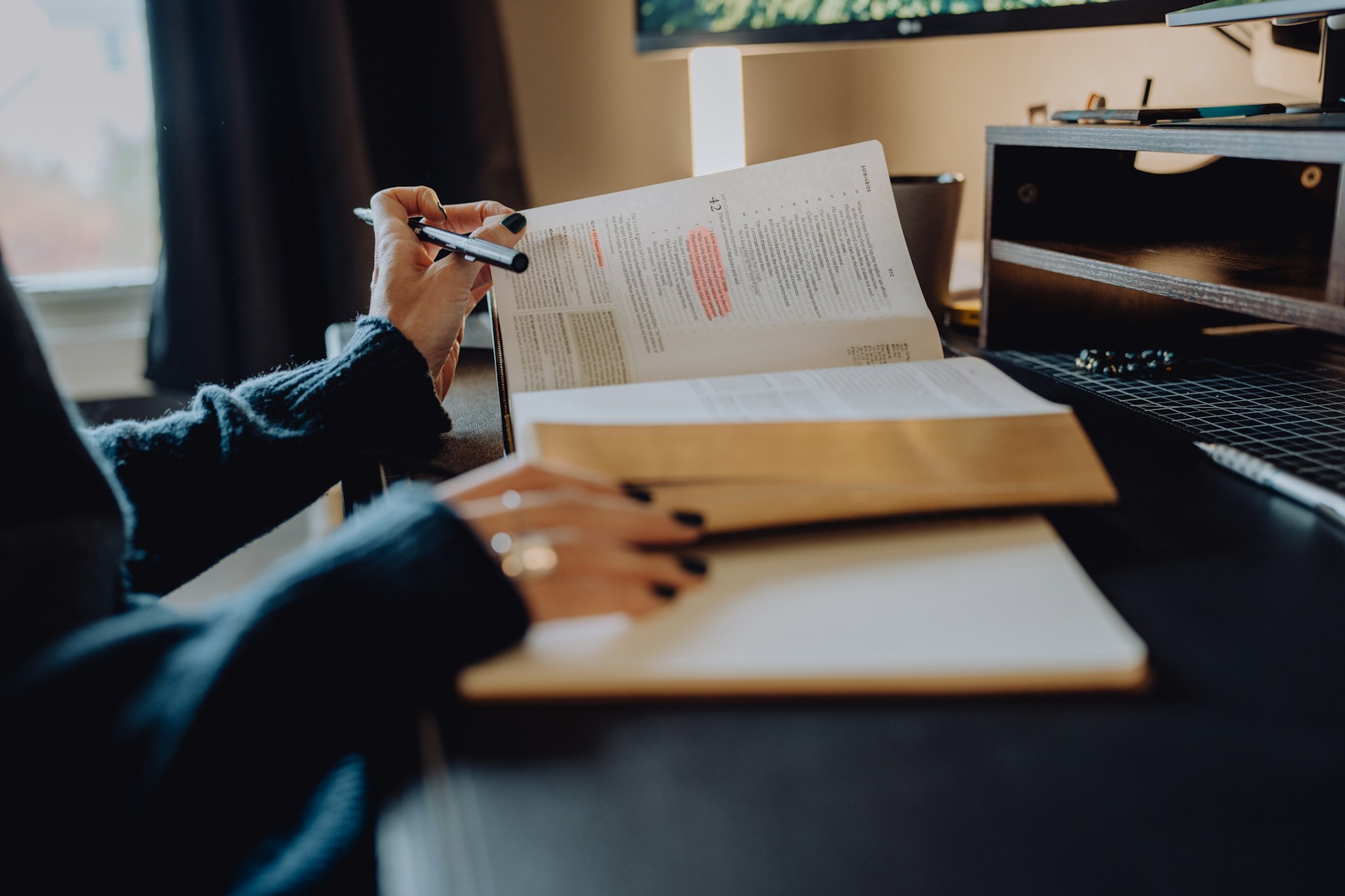 How to Make Time for a Psychology Course When You Work Full-Time