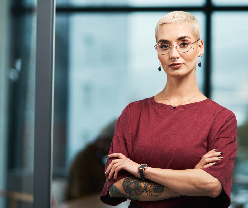 Photograph of woman with arms crossed used as the main image for an article titled "Body Language Books Get It Wrong: The Truth About Reading Nonverbal Cues".